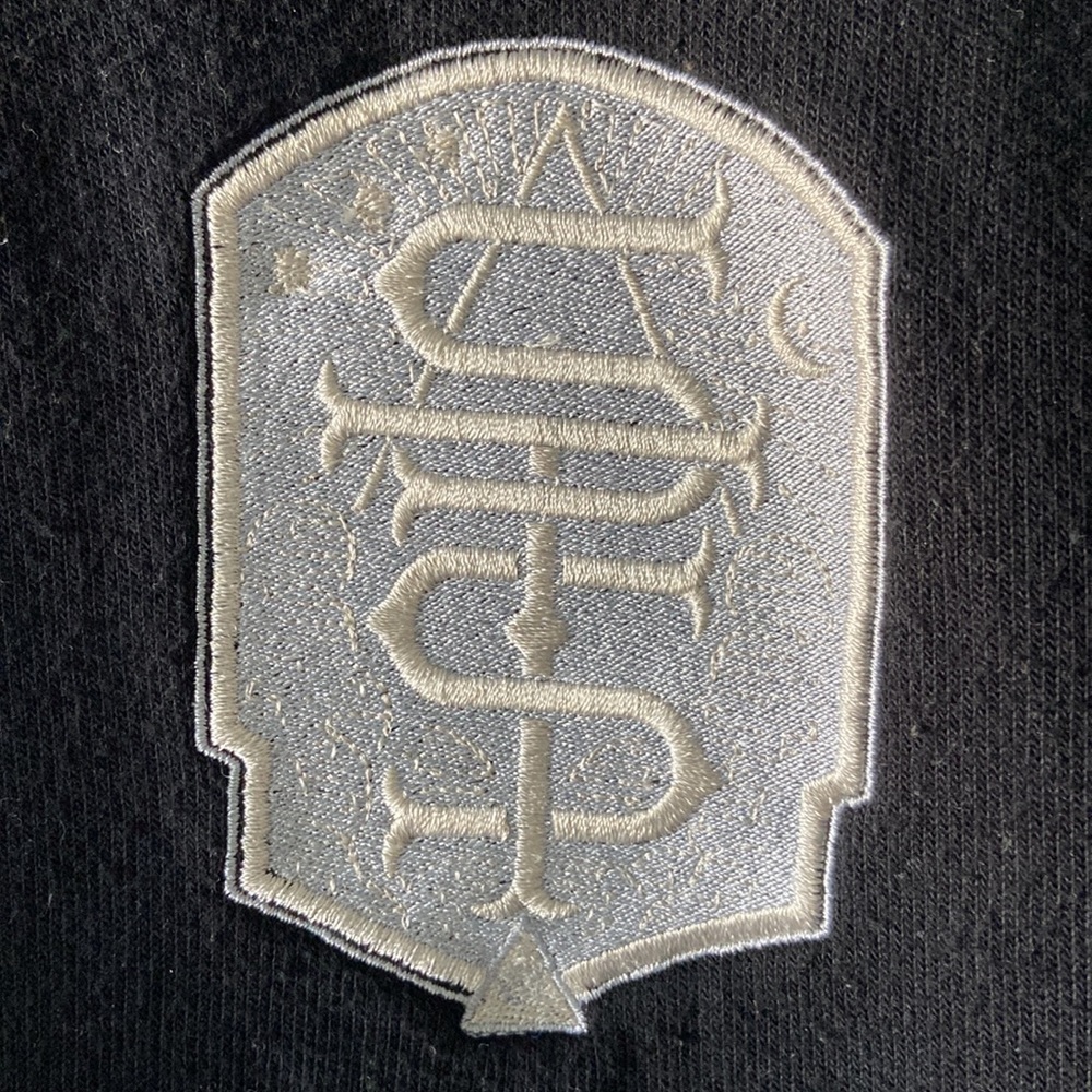 Mens embroidered pullover - Picture 3 of 3